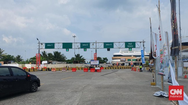 Sebab sudah lengangnya Pelabuhan Merak dari arus mudik, terpantau buffer zone Dermaga Eksekutif sudah tak dipakai lagi sejak pukul 10.15 WIB.