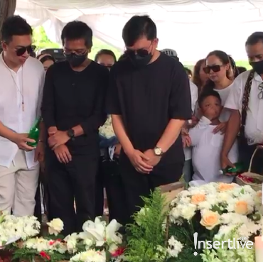 Tatapan Nanar Para Anggota Kahitna di Pemakaman Carlo Saba