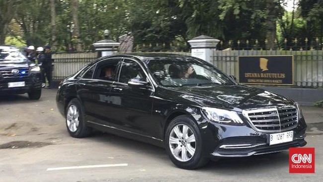 Ganjar Pranowo satu mobil dengan Jokowi untuk meninggalkan Batu Tulis usai ditunjuk Megawati menjadi capresi PDIP di Pilpres 2024.