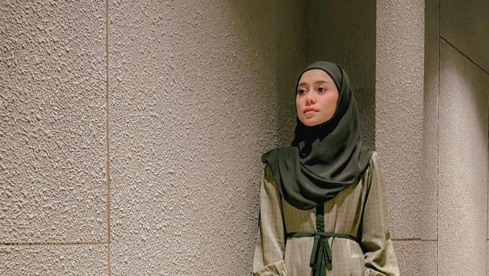 Transformasi Style Hijab Lesti Kejora yang Semakin Stylish dengan Pashmina Silk!