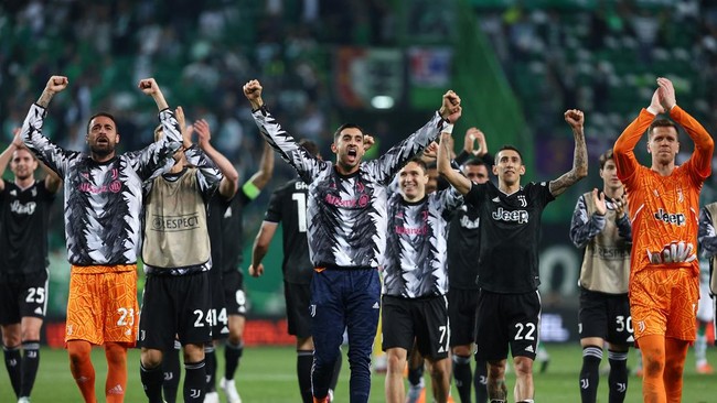 Juventus ke peringkat ketiga klasemen Liga Italia setelah sanksi pengurangan 15 poin dihapus Panel Jaminan Olahraga di Komite Olimpiade National Italia.