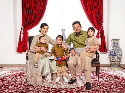 5 Potret Terbaru Keluarga Kahiyang Ayu, Wajah Anak Ketiga Akhirnya Diperlihatkan