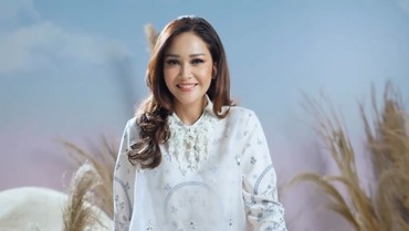 img-title Ganti Lirik Teman Tapi Mesra, Maia Estianty Disebut Belum Move On
