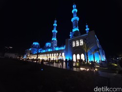 Catat Lur! Pertunjukan Kembang Api Akan Digelar di Masjid Sheikh Zayed Solo