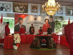 Jokowi di Antara Megawati dan Puan di Pengumuman Ganjar Capres PDIP