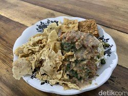 Sedapnya Nasi Pecel Rp 10 Ribu Racikan Mbok Bari Paling Laris di Blitar