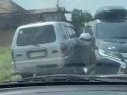 Kondisi Isuzu Panther usai Senggol Pajero Sport Lawan Arah: Penyok-Lecet