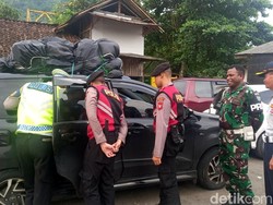 Diduga Angkut Pemudik, Puluhan Mobil Pribadi Disetop di Sukabumi