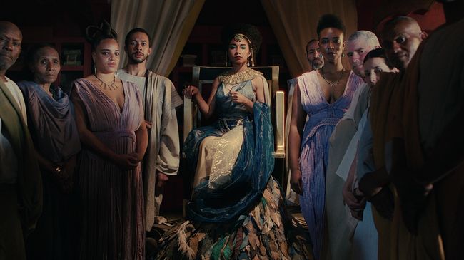 Docudrama Queen Cleopatra yang akan dirilis Netflix pada 10 Mei mendatang mendapatkan kecaman dari para akademisi Mesir karena dianggap tidak sesuai sejarah.