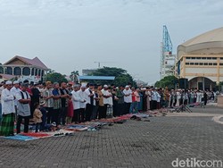Tata Cara Salat Idul Adha 2025, Lengkap dengan Bacaan Arab dan Terjemahannya