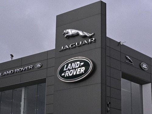 Jaguar Land Rover (JLR) mengumumkan rencana bakal memangkas sekitar 4.000 tenaga kerja dalam kurun waktu dua tahun ke depan.