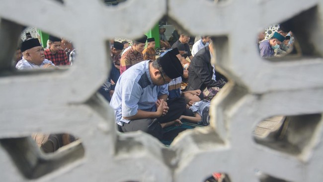 Pondok Pesantren Darul Ulumi Wal Amal di Bima, NTB memutuskan Idulfitri 1446 H jatuh pada Senin 8 April 2024.