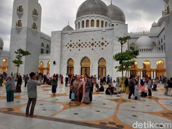 Pengurus Masjid Sheikh Zayed Buka Suara Soal Pegawai Tak Digaji Full
