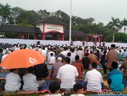 Sempat Gerimis, Salat Id di Lapangan Mataram Pekalongan Berjalan Khidmat