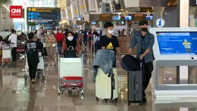 VIDEO: H-1 Lebaran, Arus Mudik Masih Sesaki Bandara Soetta