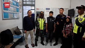 VIDEO: Salah Turun Stasiun, Kakak-Adik Ini Terpisah Dengan Orang Tua
