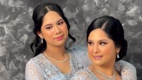 <p>Almira terlihat menawan dengan riasan yang bikin pangling. Ia juga sangat anggun ketika tampil dengan kebaya warna biru muda. (Foto: Instagram @annisayudhoyono)</p>
