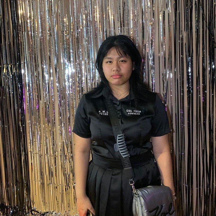 <p>Banyak netizen mengaku tak percaya Amel sudah tumbuh dewasa, Bunda. Terlebih lagi Amel sudah diterima menjadi mahasiswa IPB. "Bunda Ussy pinter ngurus anak nya. Wow sekali tu Amel masuk IPB. Sukses nak,meraih bintang..serta banggain bunda ust dan PP dika," ujar salah seorang netizen. (Foto: Instagram @ussypratama)</p>