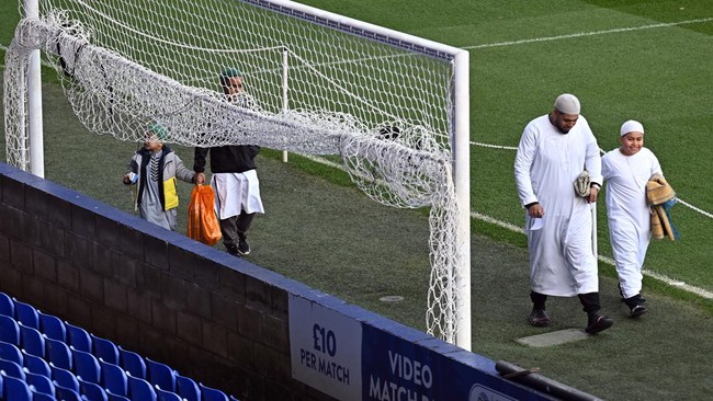 FOTO: Salat Idul Fitri di Prenton Park, Sejarah bagi Tranmere Rovers