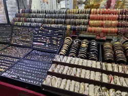 Bergaya dengan Emas Imitasi