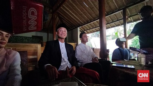 Gubernur Jawa Tengah Ganjar Pranowo mengungkap obrolannya dengan Presiden Jokowi saat satu pesawat menuju Solo, Jawa Tengah.