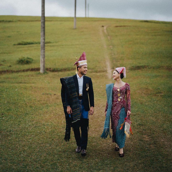 <p>Belum lama ini, Jessica membagikan potret prewedding-nya bersama sang kekasih yang pria berdarah Batak itu. Keduanya kompak memilih lokasi Danau Toba untuk prewedding. (Foto: Instagram @jscmila)</p>