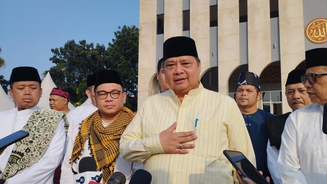 Ketum Partai Golkar Airlangga Hartarto mengatakan pengumuman pencapresan Ganjar Pranowo dari PDIP tak pengaruhi internal Golkar.