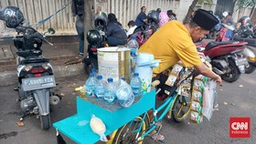 Cerita Lirih Penjual Starling saat Lebaran yang Tak Kuat Telepon Anak