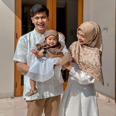 Kompak Rayakan Lebaran, Ria Ricis Tepis Isu Miring di Pernikahan