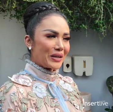 Aurel Hermansyah Lahirkan Anak Kedua, Kris Dayanti Masih Rahasiakan Nama Cucu