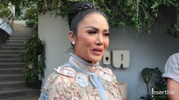 img-title Aurel Hermansyah Lahirkan Anak Kedua, Kris Dayanti Masih Rahasiakan Nama Cucu