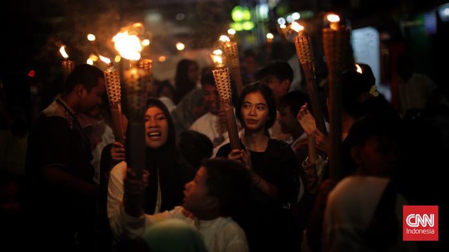 Menyambut Hari Raya Idul Adha, gema takbir akan berkumandang di seluruh penjuru. Berikut bacaan teks takbiran Idul Adha dan dzikirnya.