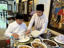 Deret Gestur Kaesang ke Prabowo, Terbaru Bareng Istri Ajak ke Podcast