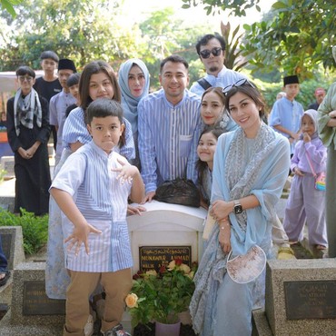 8 Foto Keluarga Artis Rayakan Idul Fitri