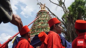 Riuh Warga Kembali Berebut Gunungan Keraton Yogya usai 3 Tahun Absen