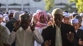 Bacaan Sela Takbir Sholat Idul Fitri: Arab, Latin, Artinya