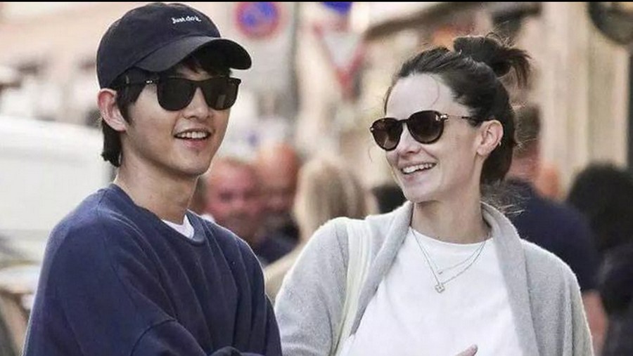 Song Joong Ki dan Katy Louise Saunders Song Joong Ki dan Katy Louise Saunders