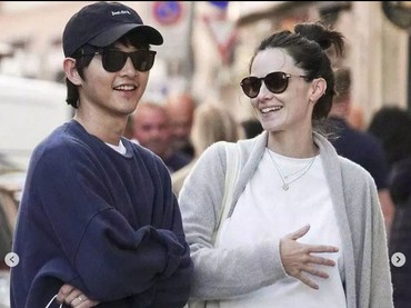 img-title Song Joong Ki Bongkar Perkiraan Katy Saunders Melahirkan