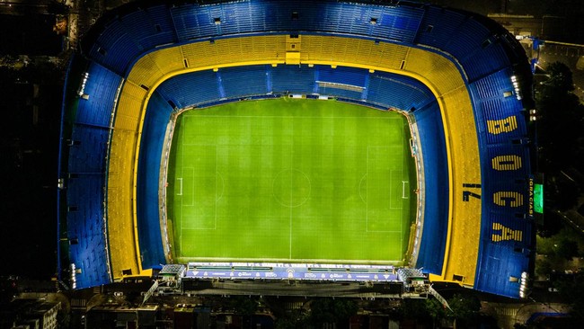 Klub raksasa Argentina Boca Juniors mendapat 'hadiah' kitab suci Al Quran usai gelar buka puasa bersama di Stadion La Bombonera, Kamis (20/4) waktu setempat.