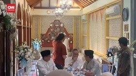VIDEO: Sandiaga Uno Datangi Kediaman Mendag Zulfiikli Hasan