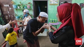 FOTO: Merawat Tradisi Silaturahmi Usai Salat Idulfitri