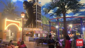Trans Studio Cibubur Diserbu Pengunjung Saat Lebaran, Tiket pun Antre