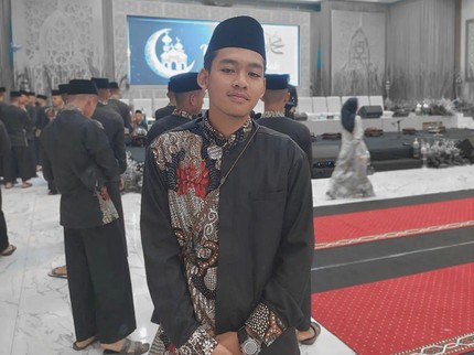 Bripda Bikhar, Polisi Ganteng dari Batu yang Hafal 30 Juz Al-Qur'an