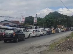 Jalan Poros Gowa-Takalar di Limbung Macet 2,1 Km, Polisi Turun Tangan