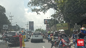 Jajal One Way Puncak H+1 Lebaran, Arus Lalin Ramai Lancar Siang Ini