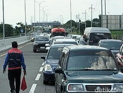Jalur Selatan Probolinggo-Lumajang Padat, Kendaraan Merayap Lebih dari 7 Km