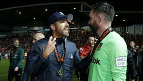 Bos Wrexham Ryan Reynolds Tegur Langsung Kiper 'Brutal' MU