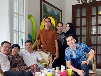 Terpopuler: Momen Hangat Menantu Keluarga Syach, Ananda Lontoh & Istri Teddy Syach