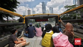 Naik Bus Tingkat Atap Terbuka Susuri Malam Jakarta, Tiketnya Rp50 Ribu