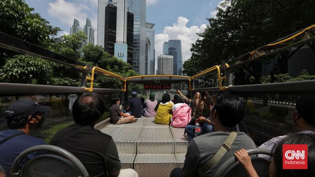 Jakarta memperkaya pengalaman wisatawan dengan meluncurkan rute baru bus tingkat atap terbuka bertajuk Jakarta Heritage, dengah harga tiket Rp50 ribu.